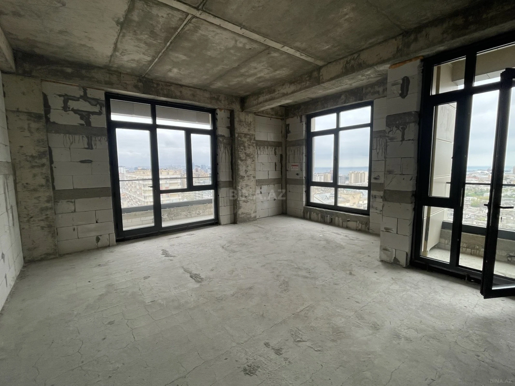Satılır 2 otaqlı mənzil 117 m²