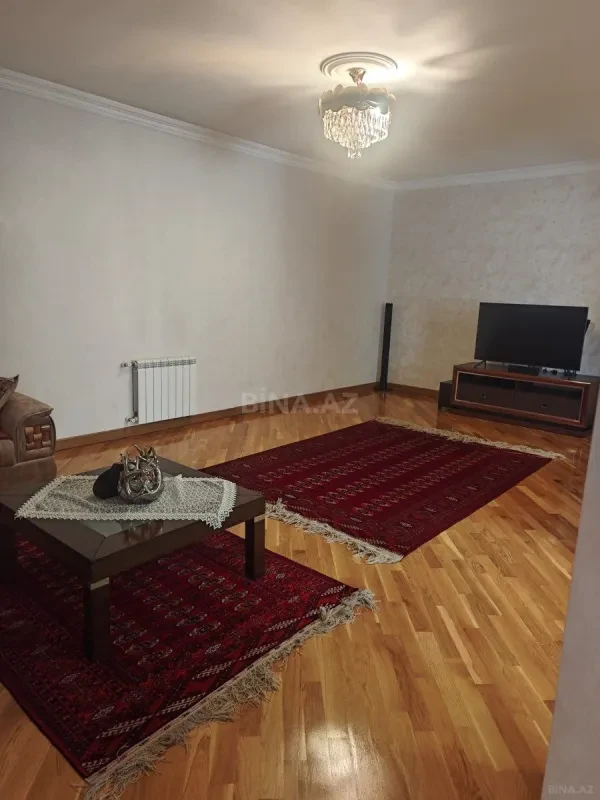 Satılır 5 otaqlı həyət evi 280 m²