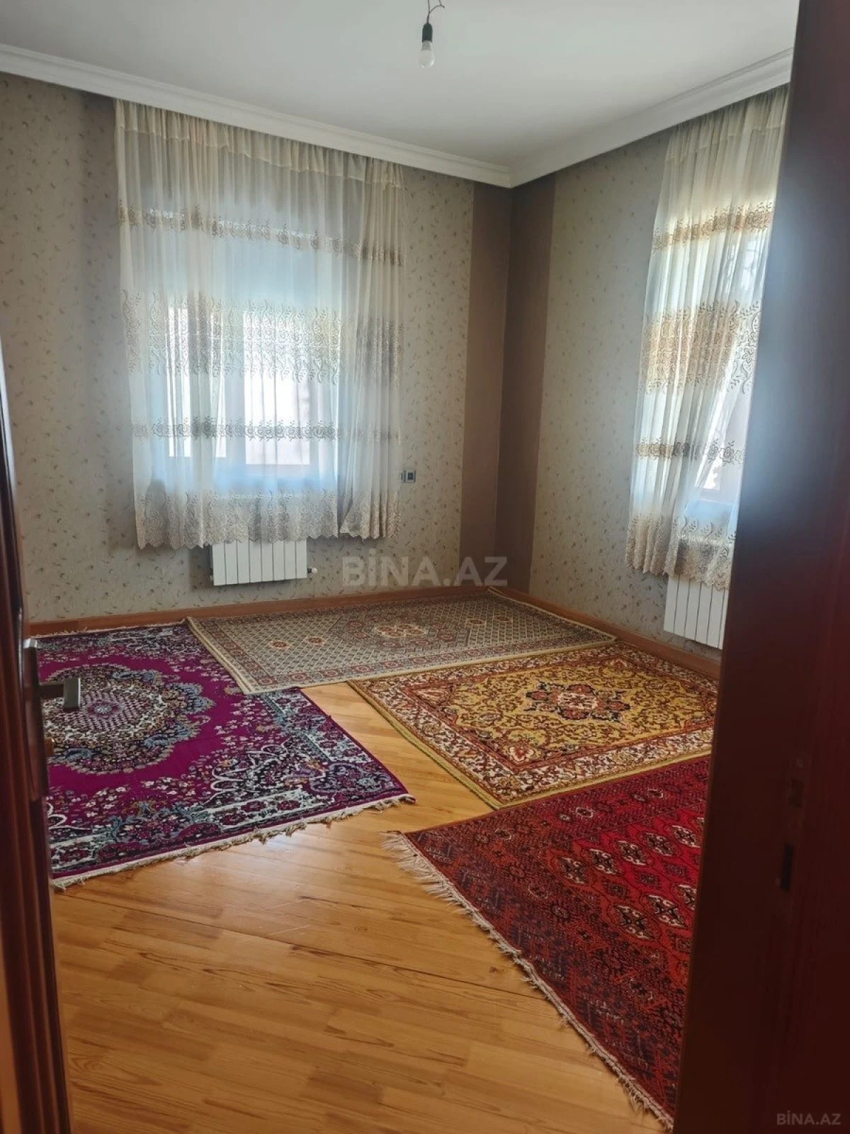 Satılır 5 otaqlı həyət evi 280 m²