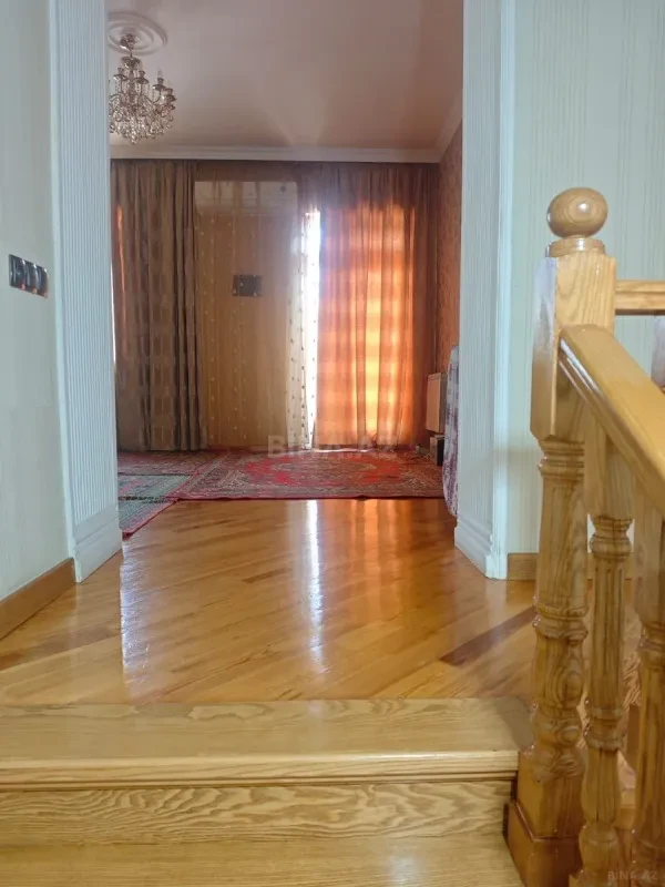 Satılır 5 otaqlı həyət evi 280 m²