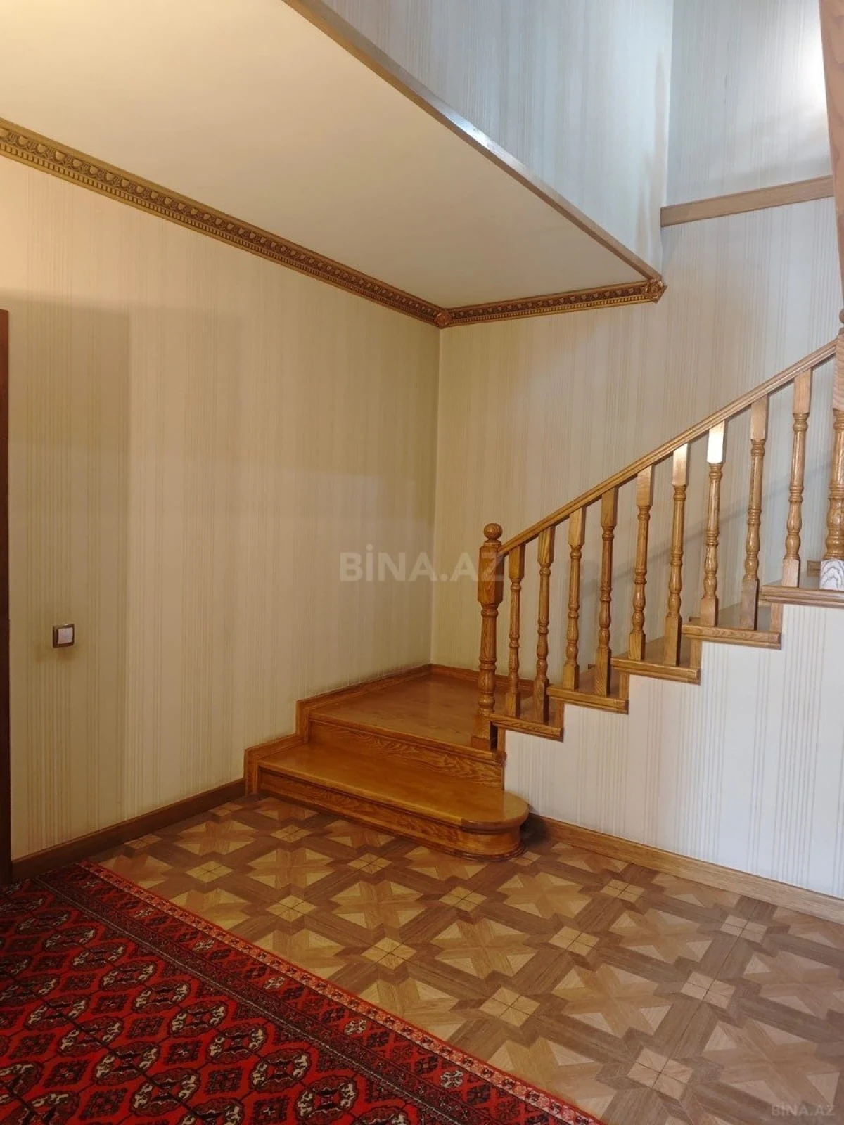 Satılır 5 otaqlı həyət evi 280 m²