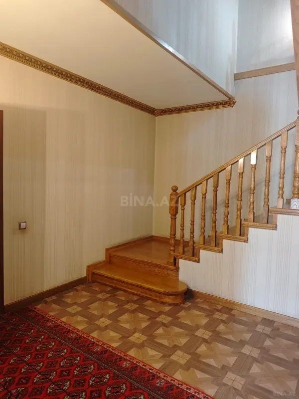 Satılır 5 otaqlı həyət evi 280 m²