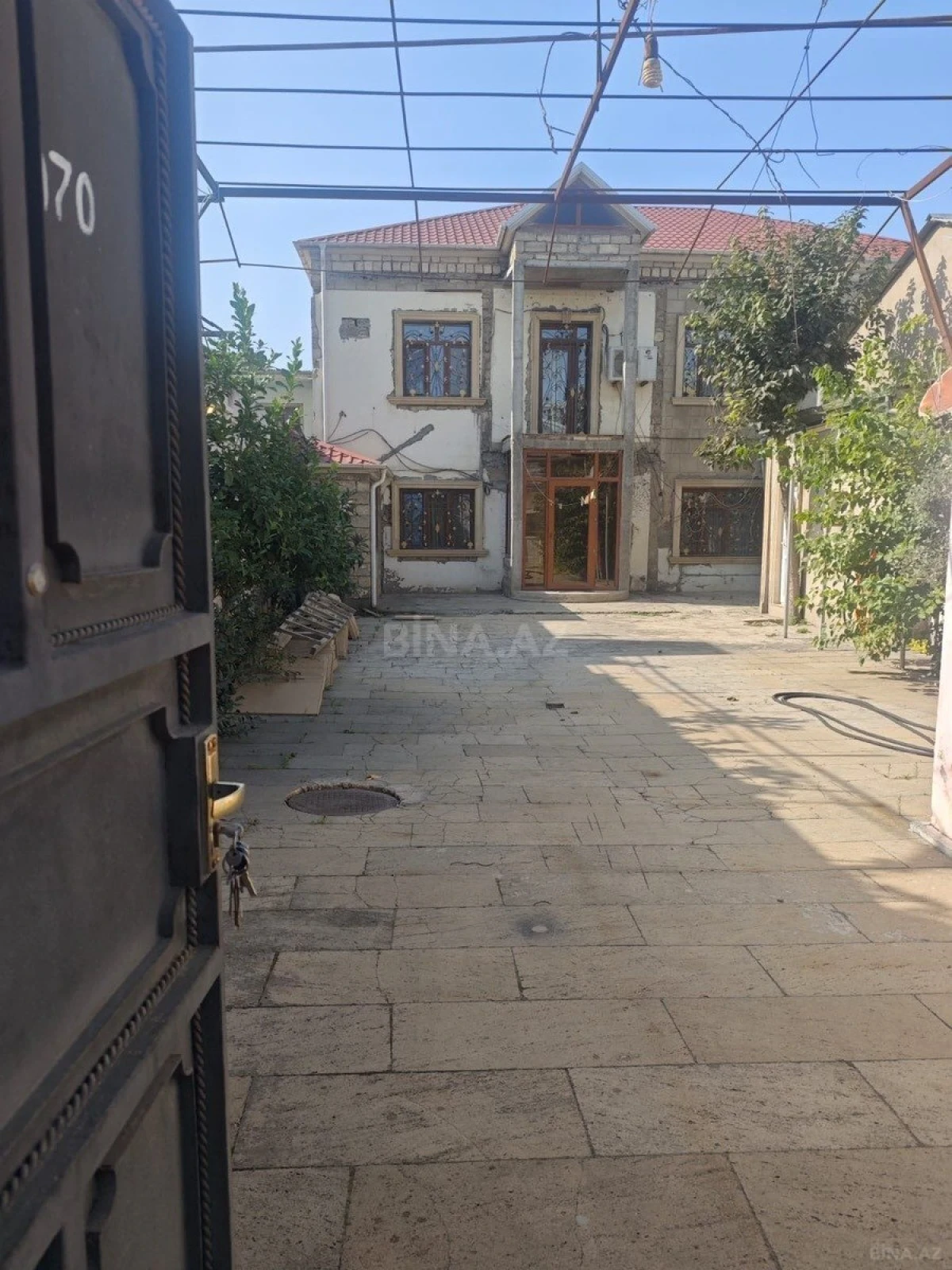 Satılır 5 otaqlı həyət evi 280 m²