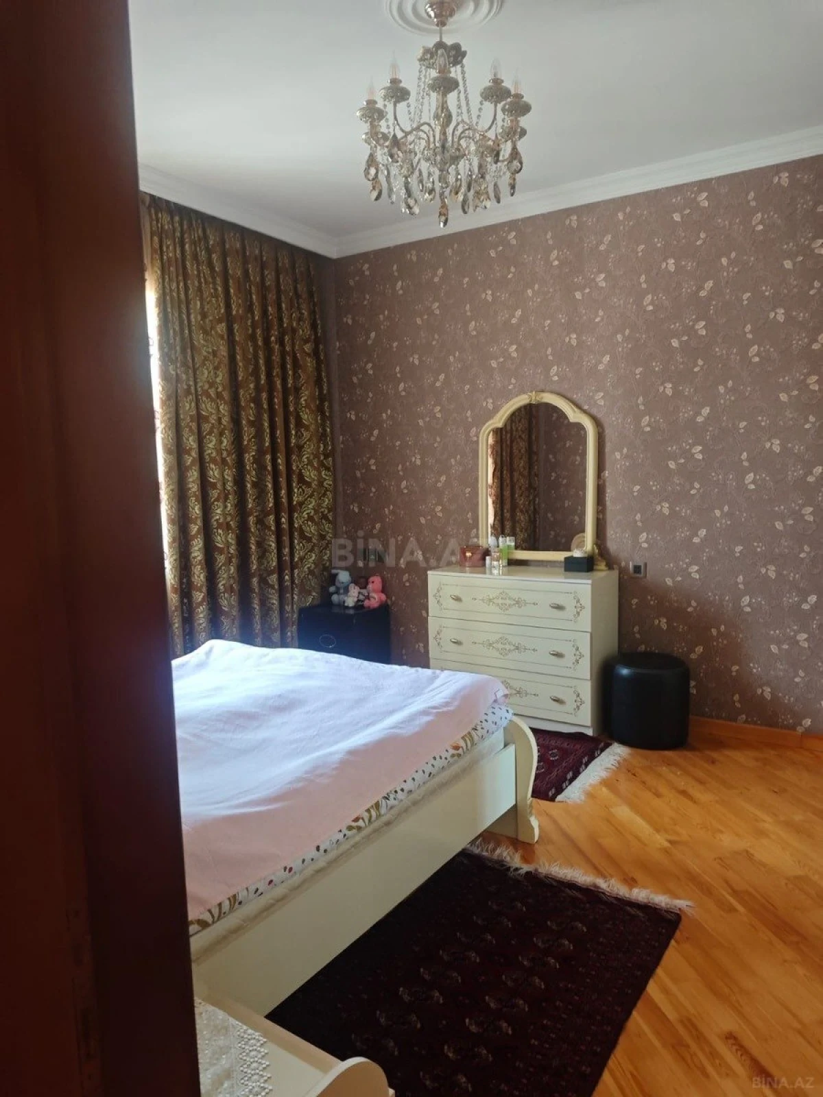 Satılır 5 otaqlı həyət evi 280 m²