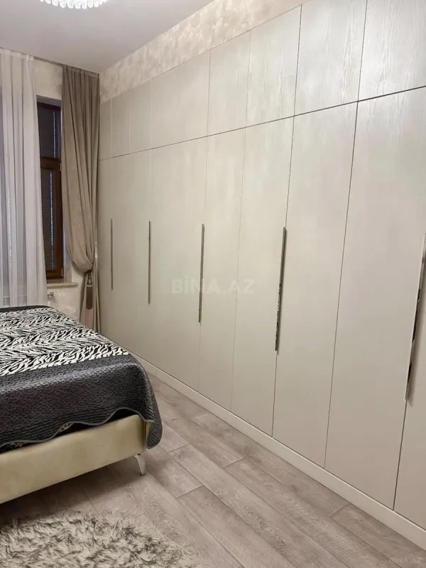 Kirayə verilir 4 otaqlı mənzil 150 m²