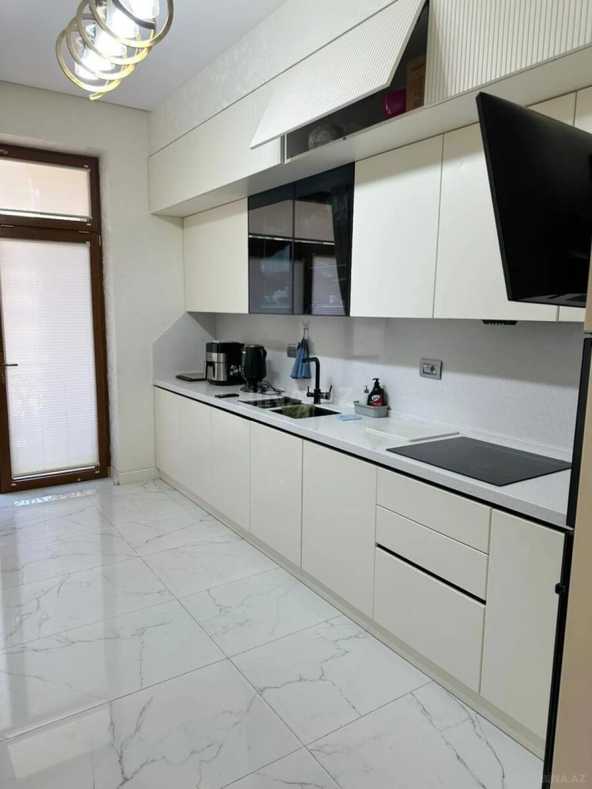 Kirayə verilir 4 otaqlı mənzil 150 m²
