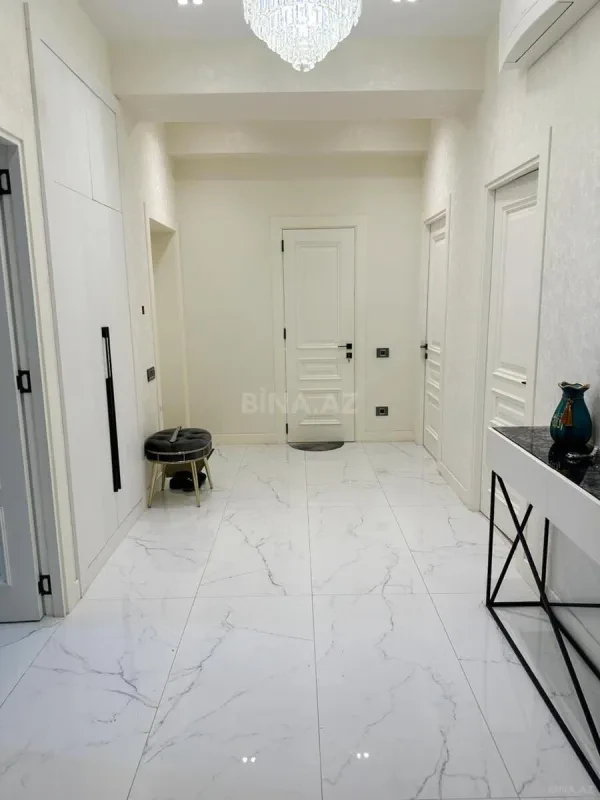 Kirayə verilir 4 otaqlı mənzil 150 m²