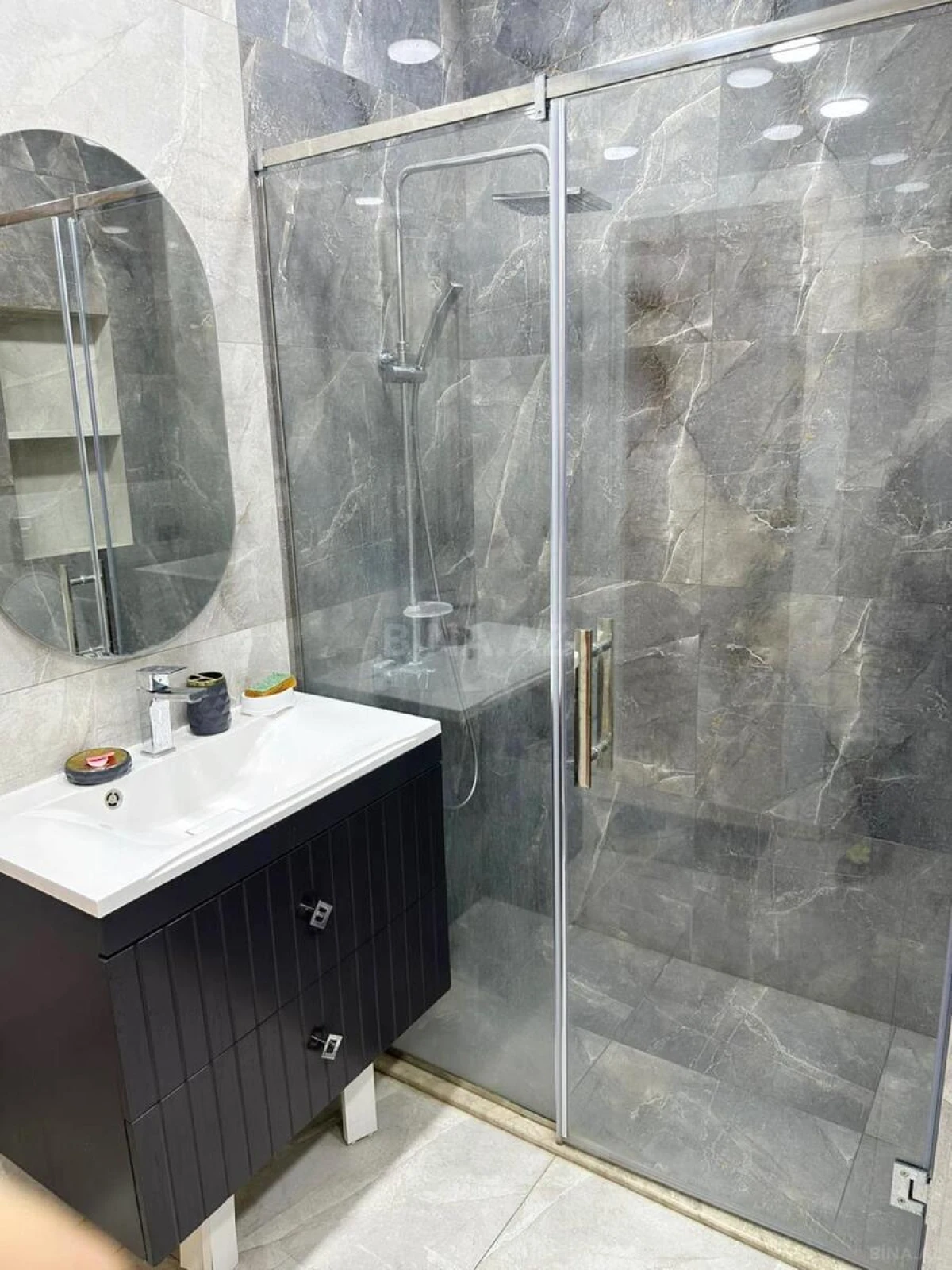Kirayə verilir 4 otaqlı mənzil 150 m²