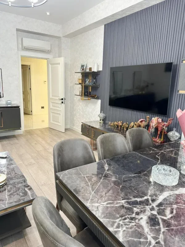 Kirayə verilir 4 otaqlı mənzil 150 m²