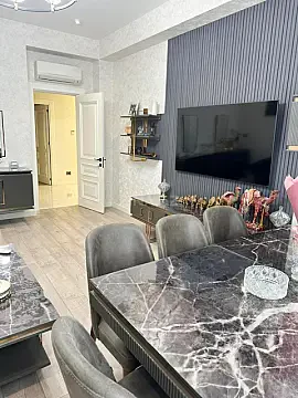 Kirayə verilir 4 otaqlı mənzil 150 m²