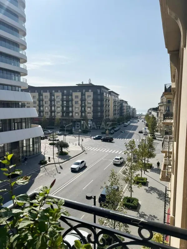 Kirayə verilir 4 otaqlı mənzil 150 m²