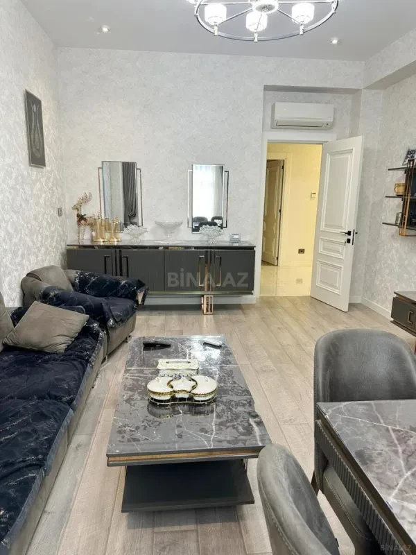 Kirayə verilir 4 otaqlı mənzil 150 m²