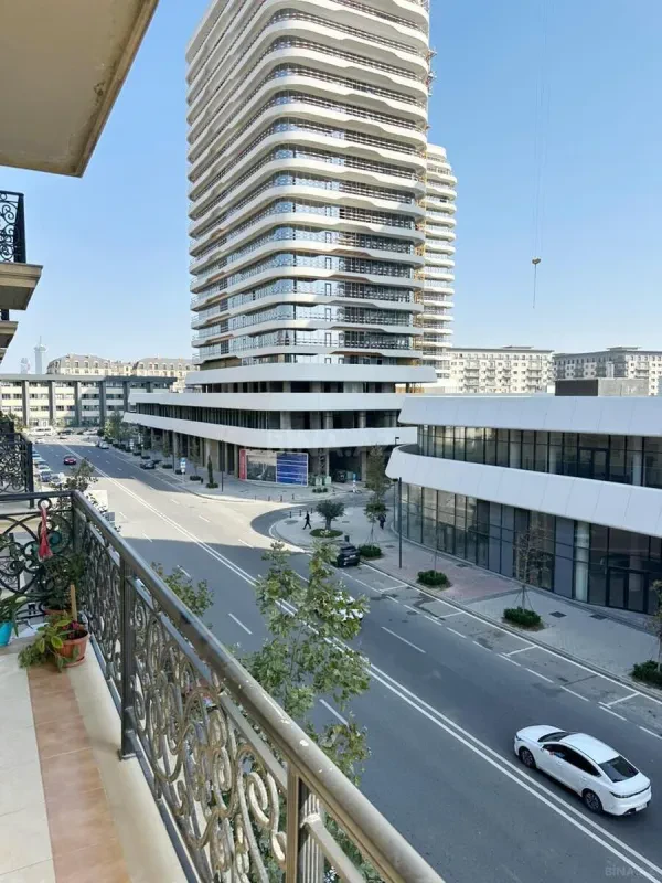 Kirayə verilir 4 otaqlı mənzil 150 m²