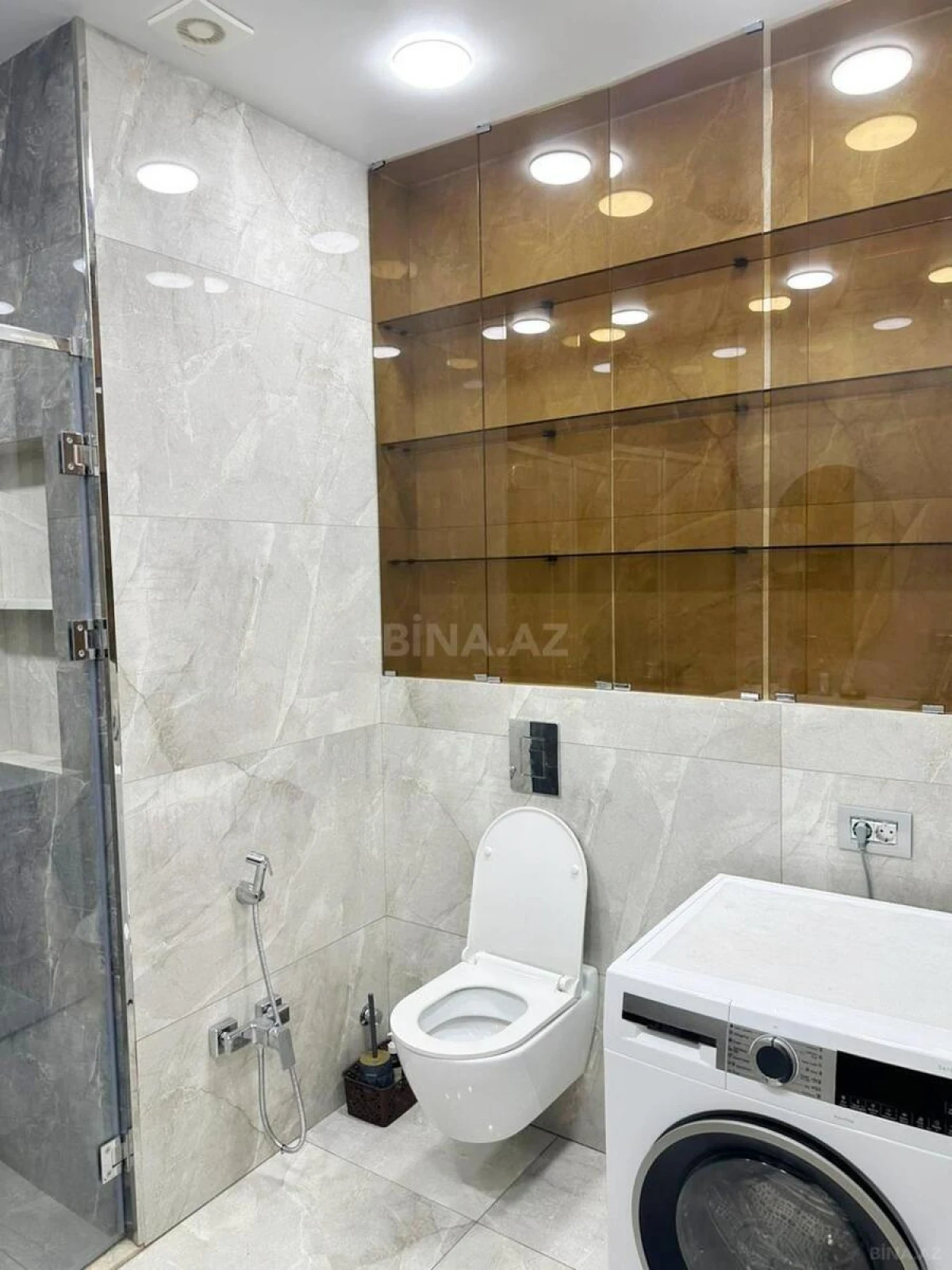 Kirayə verilir 4 otaqlı mənzil 150 m²