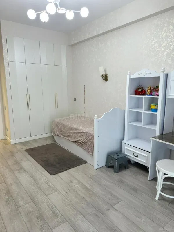 Kirayə verilir 4 otaqlı mənzil 150 m²