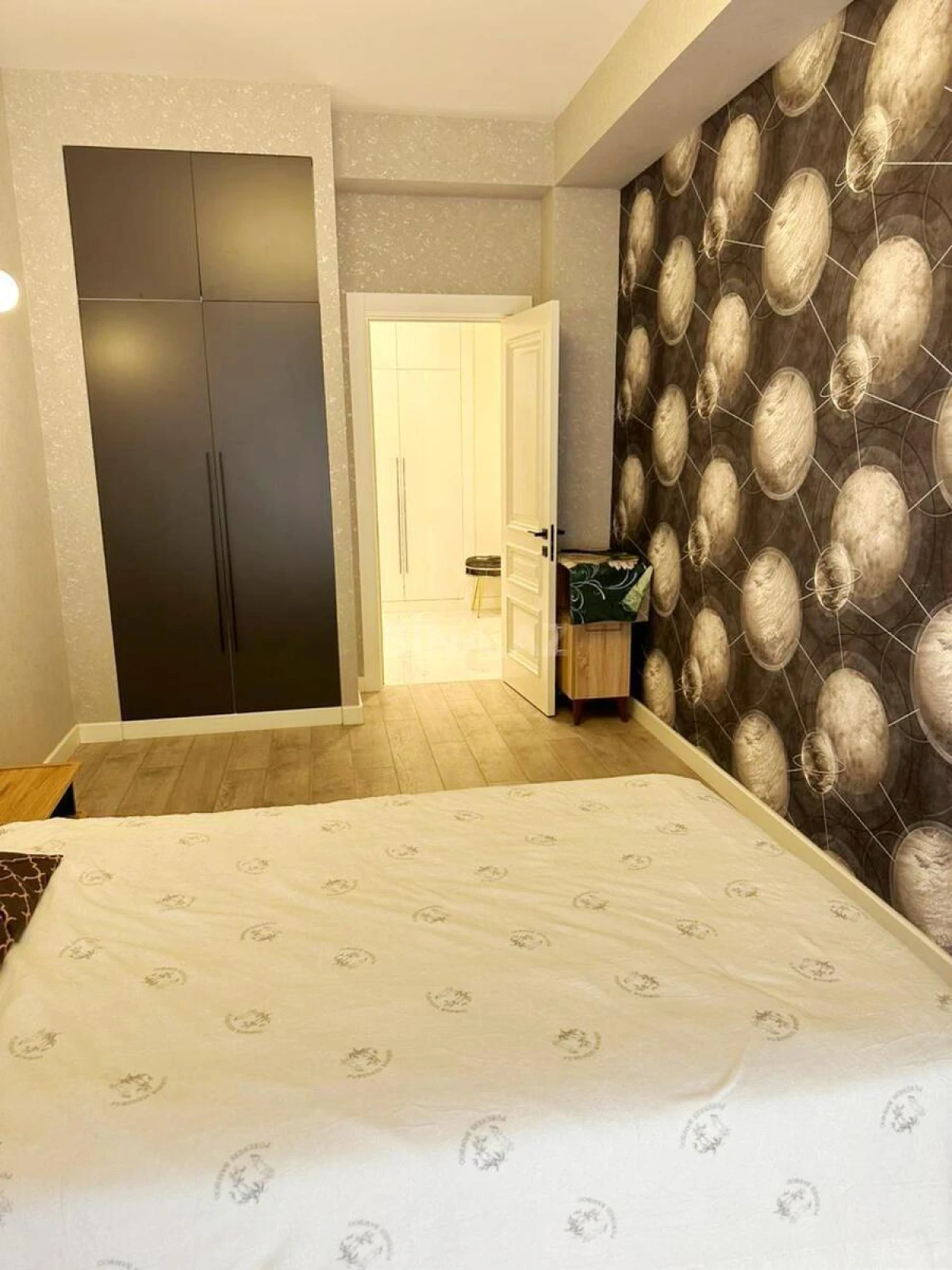 Kirayə verilir 4 otaqlı mənzil 150 m²