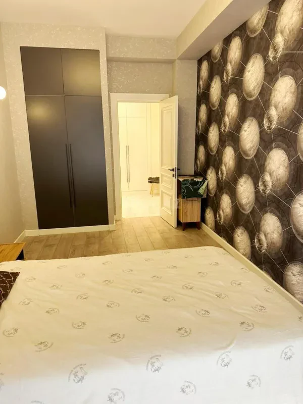 Kirayə verilir 4 otaqlı mənzil 150 m²
