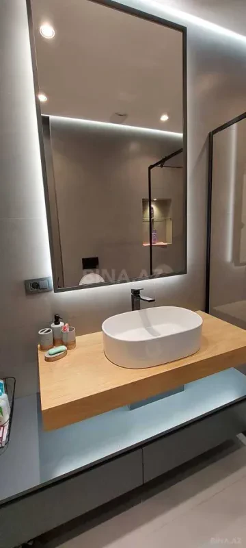 Satılır 3 otaqlı mənzil 130 m²