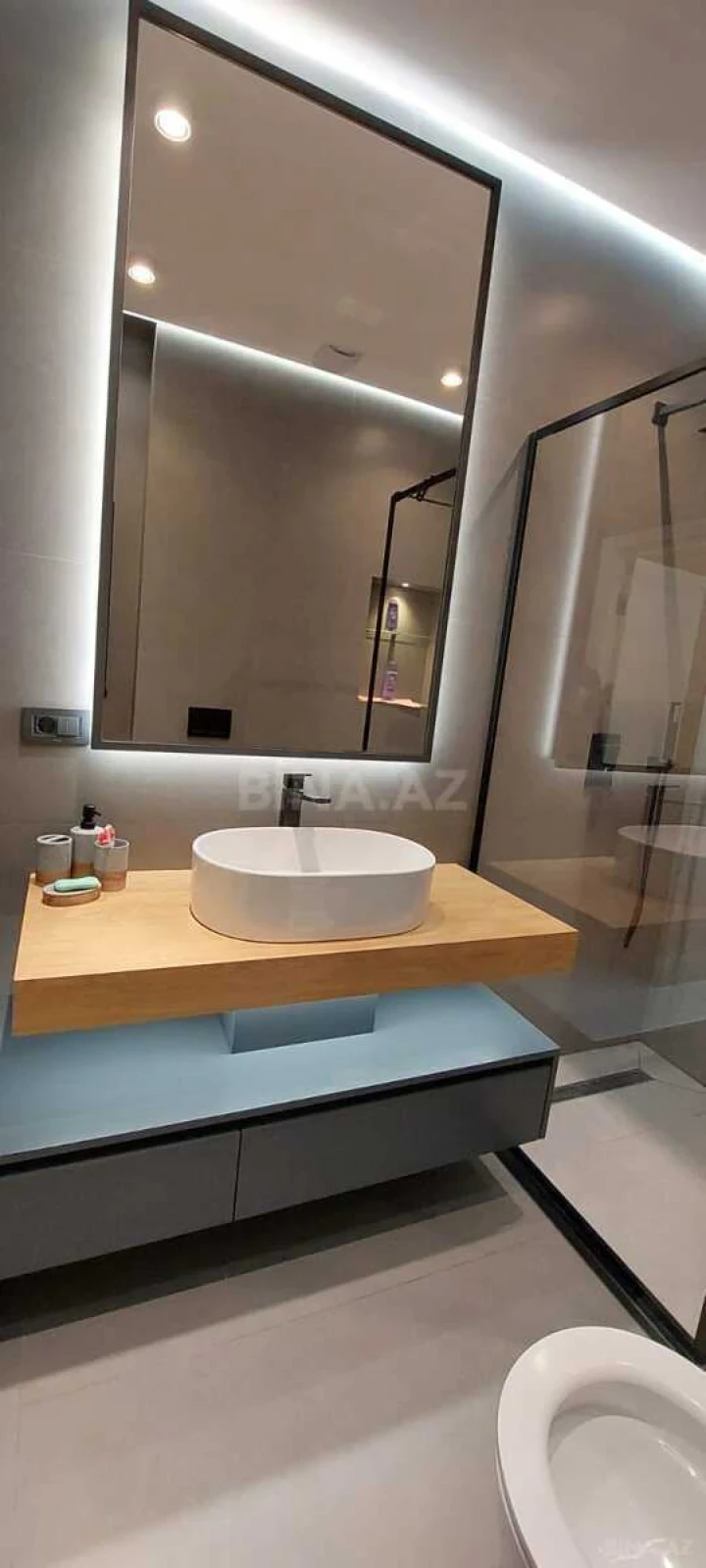 Satılır 3 otaqlı mənzil 130 m²