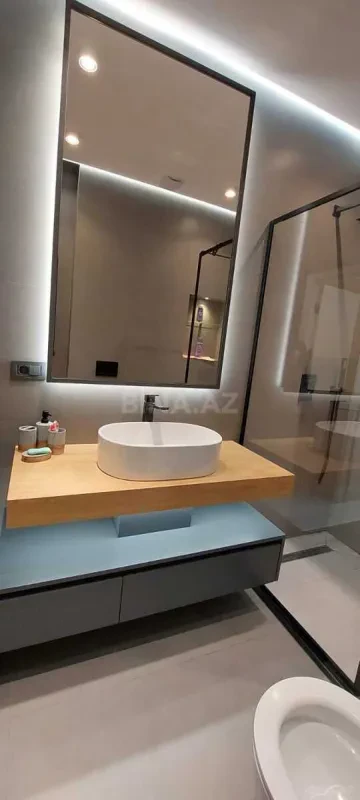 Satılır 3 otaqlı mənzil 130 m²