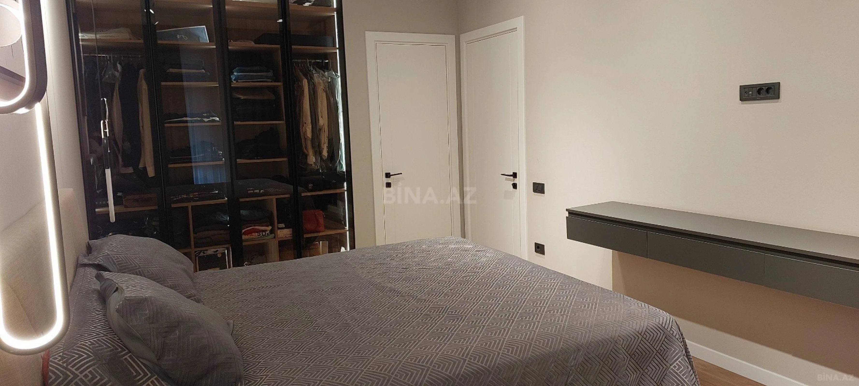 Satılır 3 otaqlı mənzil 130 m²