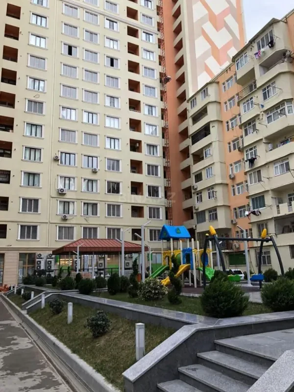 Kirayə verilir 2 otaqlı mənzil 62 m²