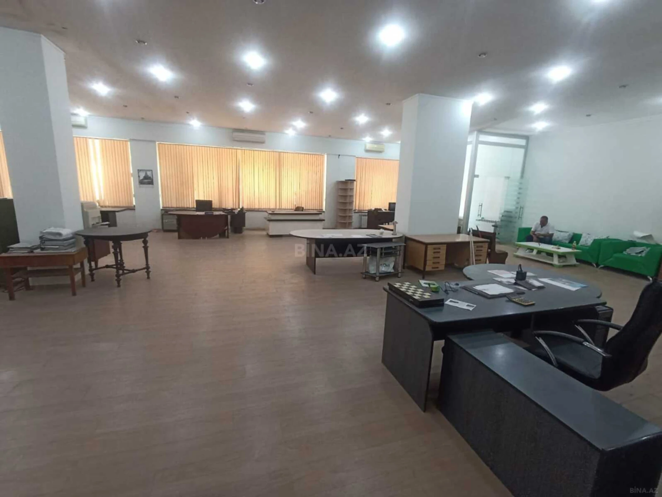 Kirayə verilir 3 otaqlı ofis 250 m²