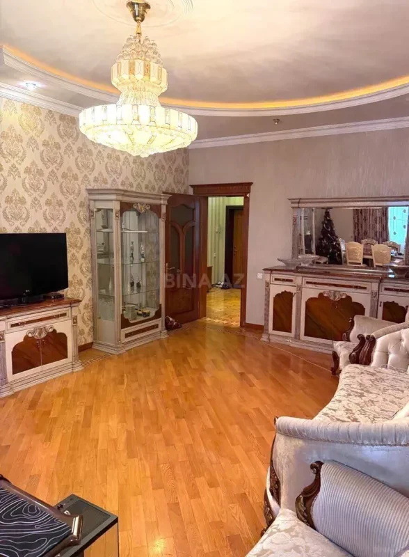 Satılır 3 otaqlı mənzil 125 m²