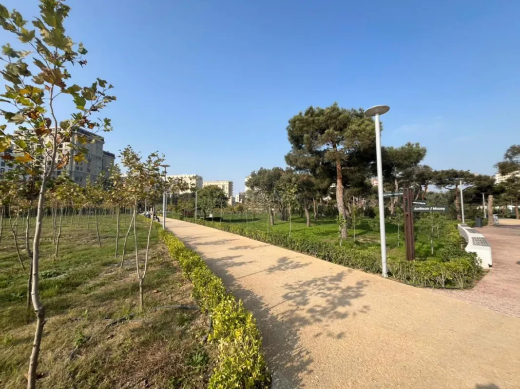Satılır 3 otaqlı mənzil 125 m²