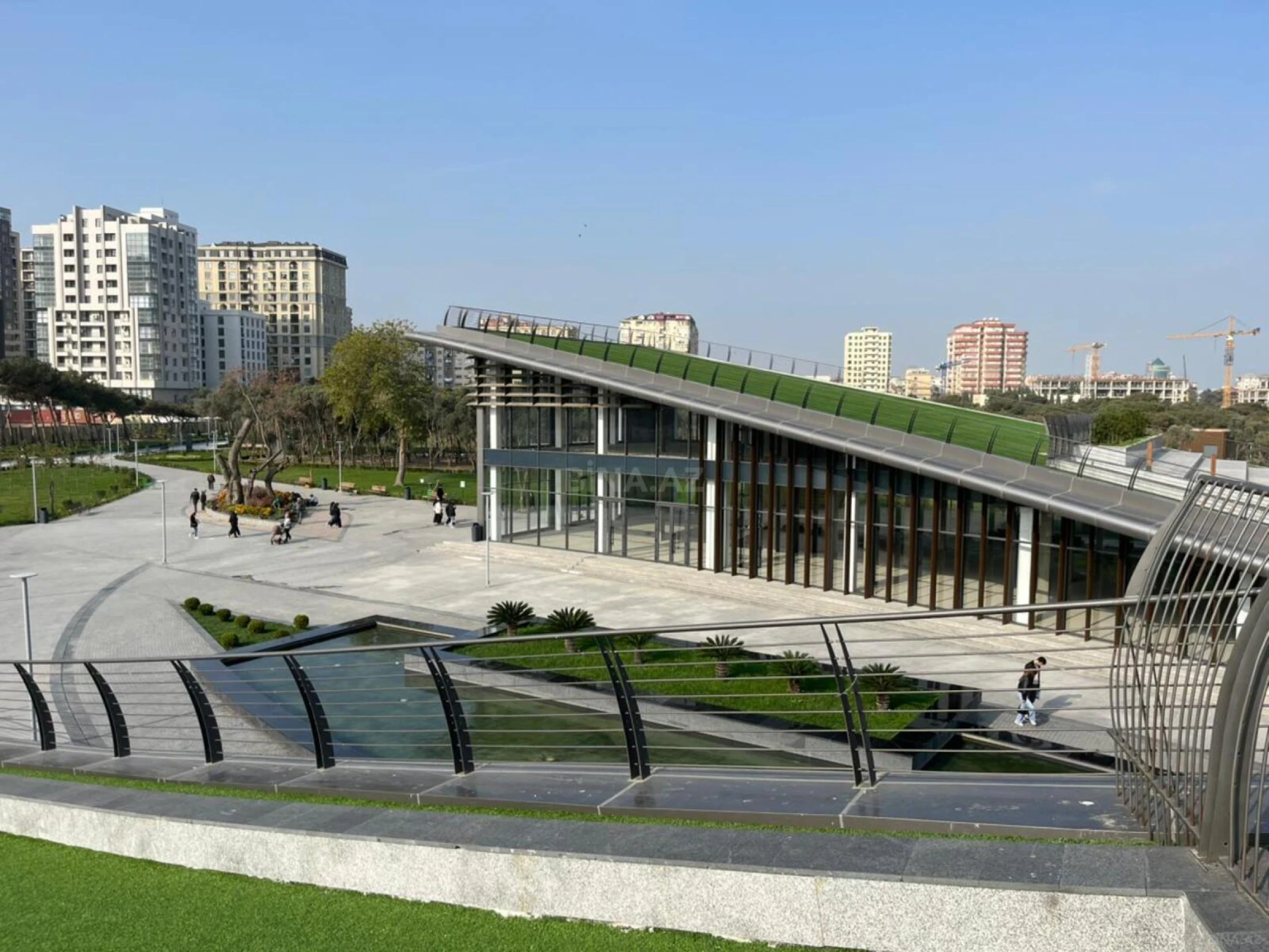 Satılır 3 otaqlı mənzil 125 m²