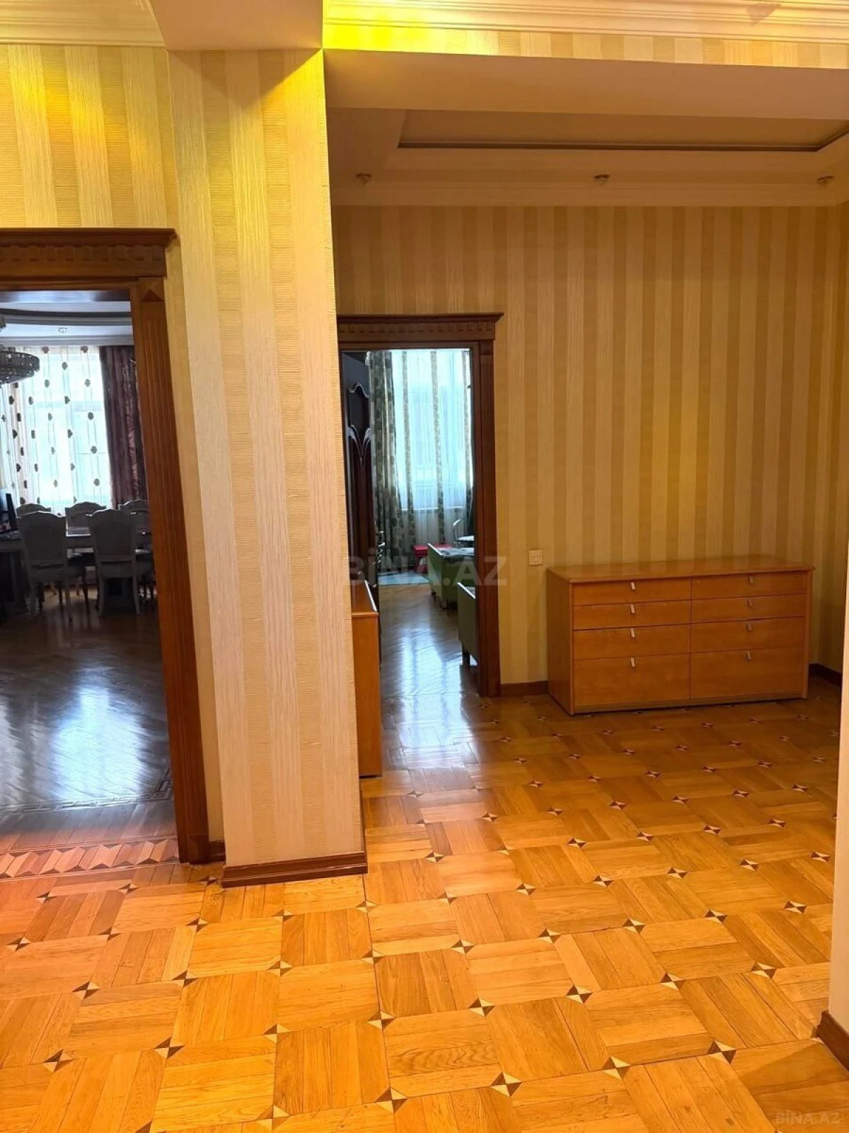 Satılır 3 otaqlı mənzil 125 m²