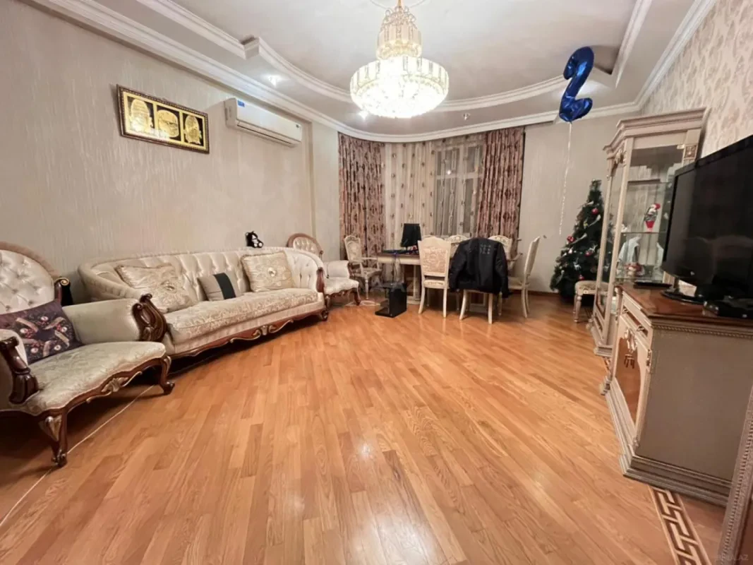Satılır 3 otaqlı mənzil 125 m²