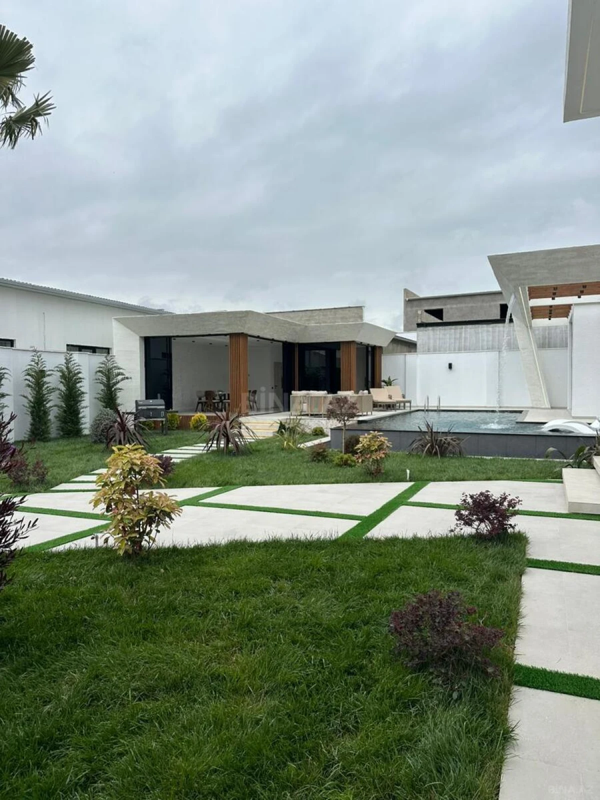 Satılır 5 otaqlı həyət evi 220 m²