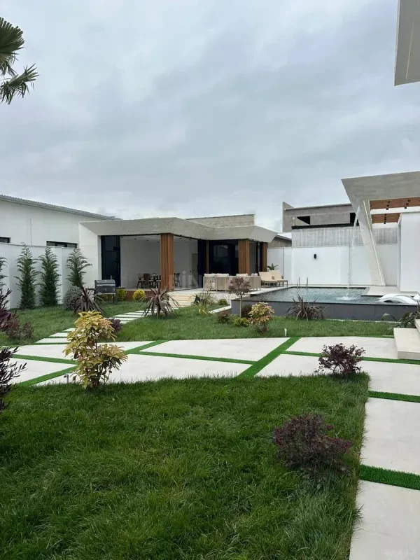 Satılır 5 otaqlı həyət evi 220 m²
