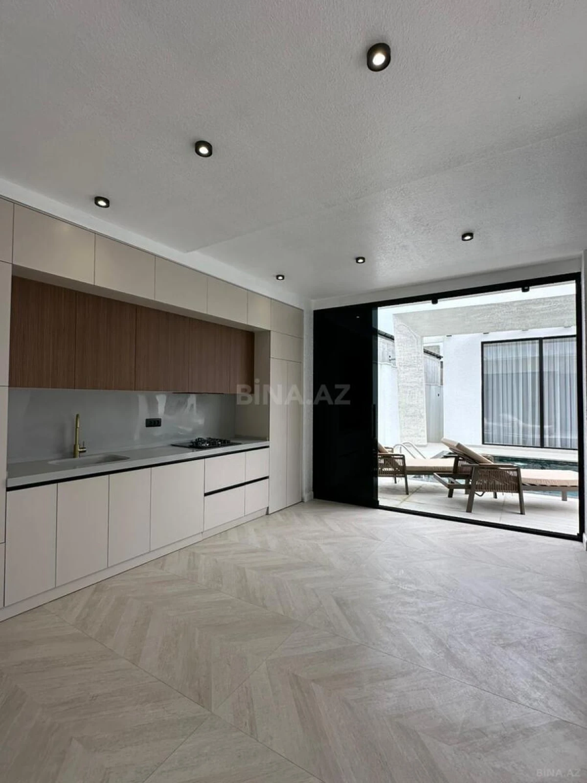 Satılır 5 otaqlı həyət evi 220 m²