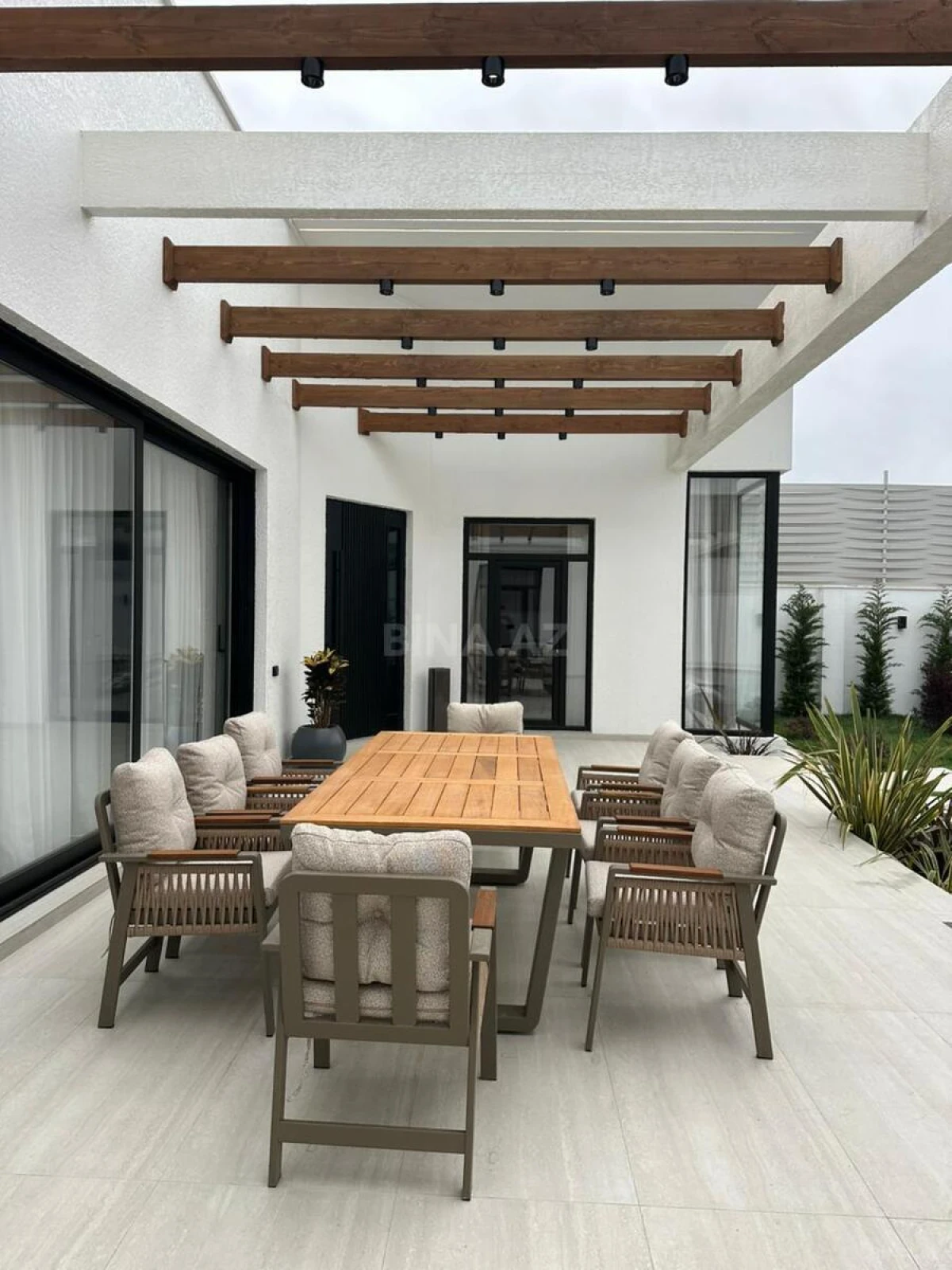Satılır 5 otaqlı həyət evi 220 m²