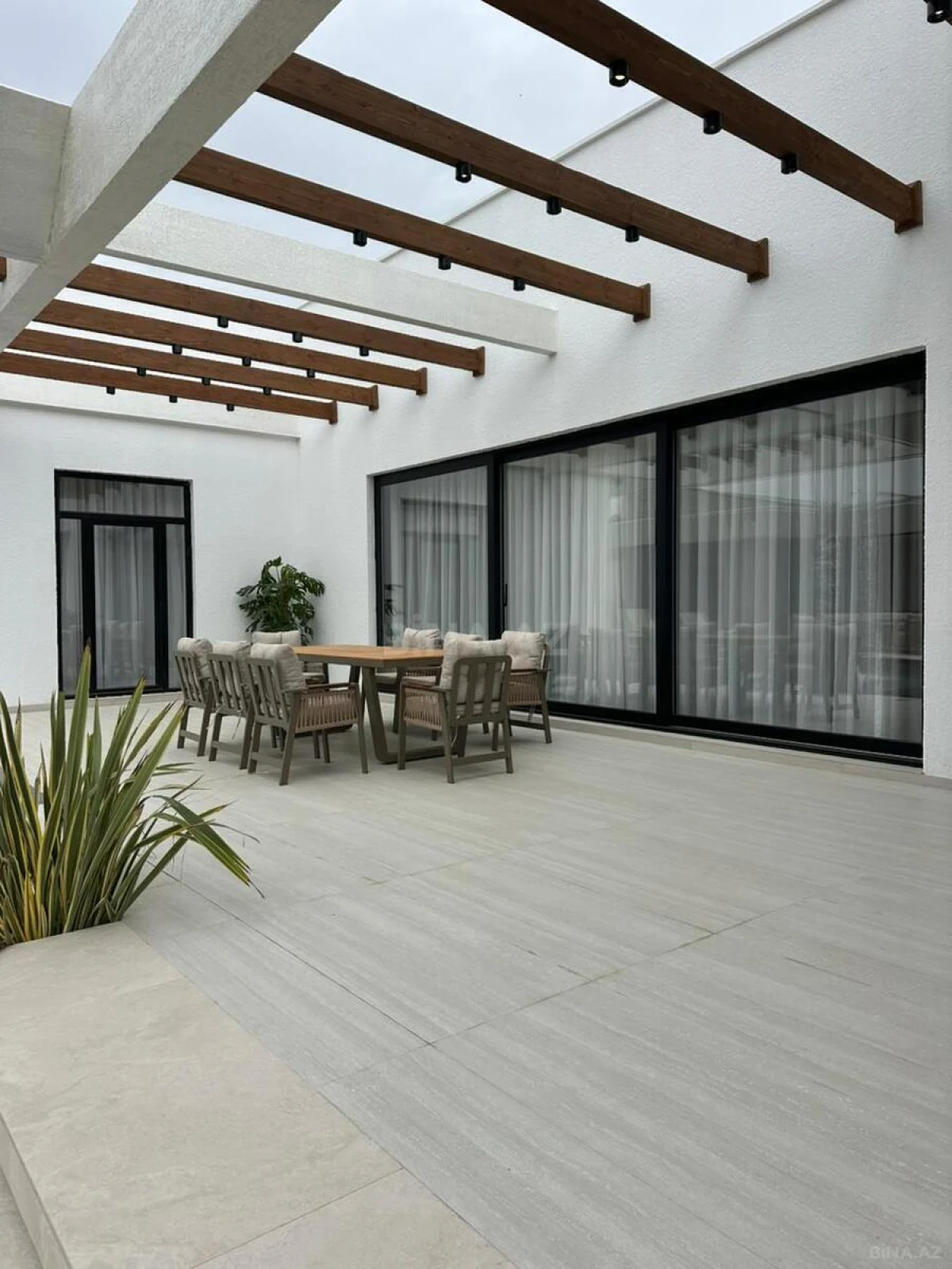 Satılır 5 otaqlı həyət evi 220 m²