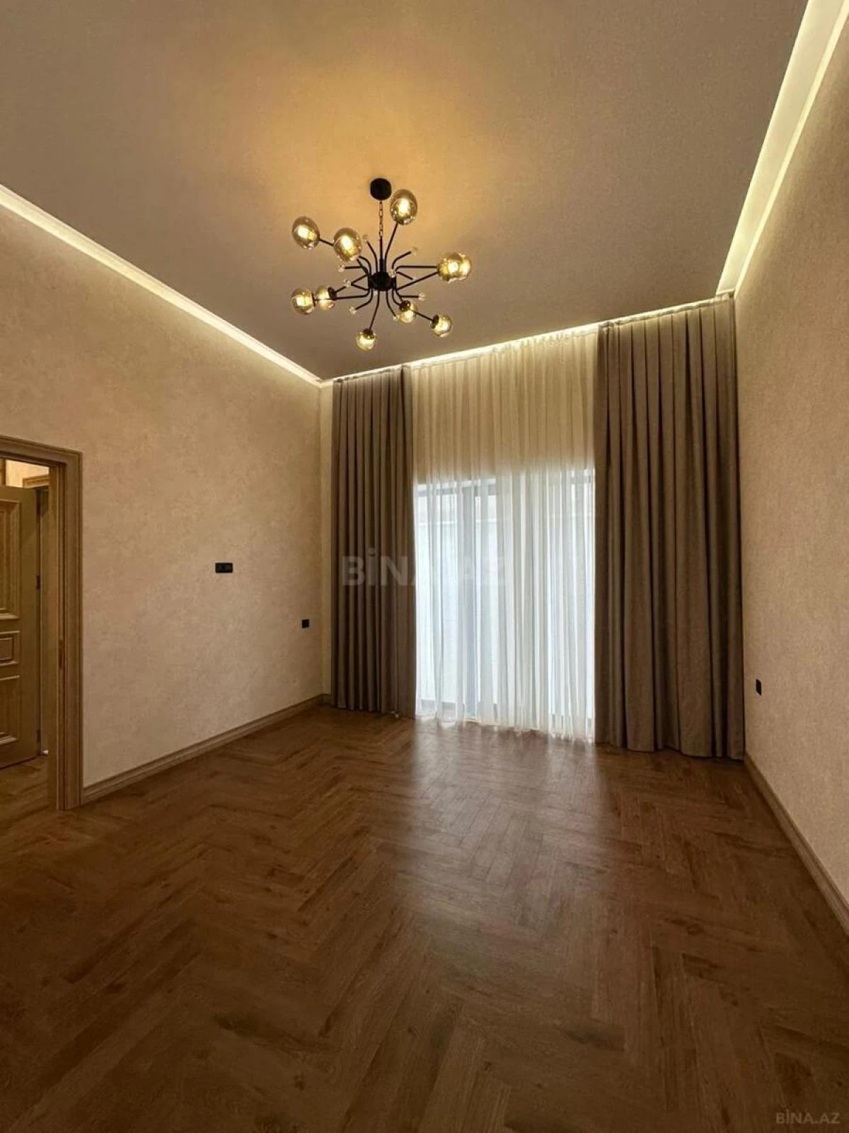 Satılır 5 otaqlı həyət evi 220 m²