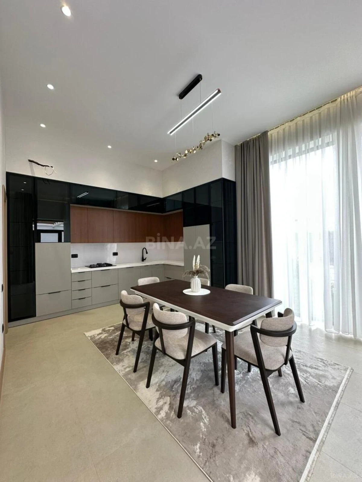 Satılır 5 otaqlı həyət evi 220 m²