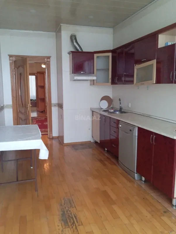 Kirayə verilir 3 otaqlı mənzil 132 m²