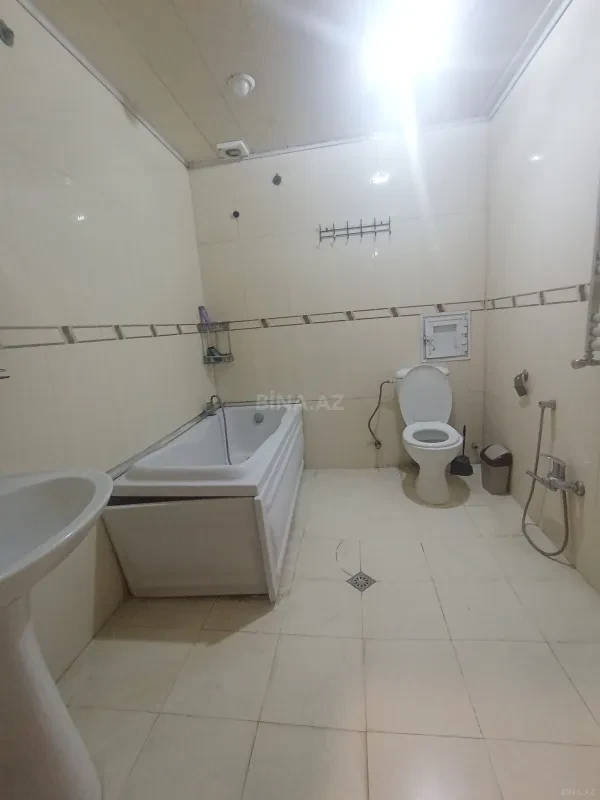 Kirayə verilir 3 otaqlı mənzil 132 m²