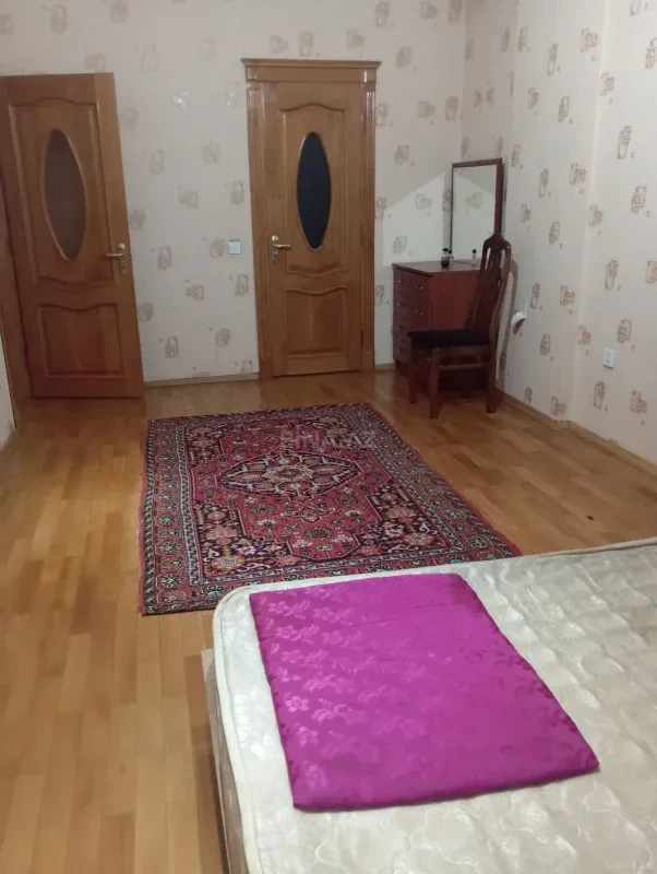 Kirayə verilir 3 otaqlı mənzil 132 m²