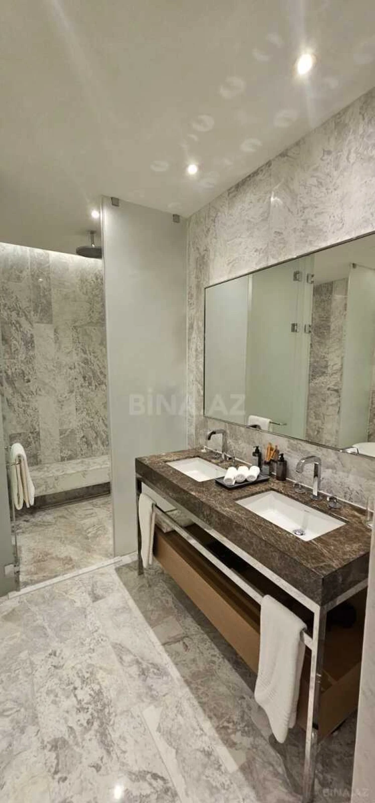 Kirayə verilir 3 otaqlı mənzil 165 m²
