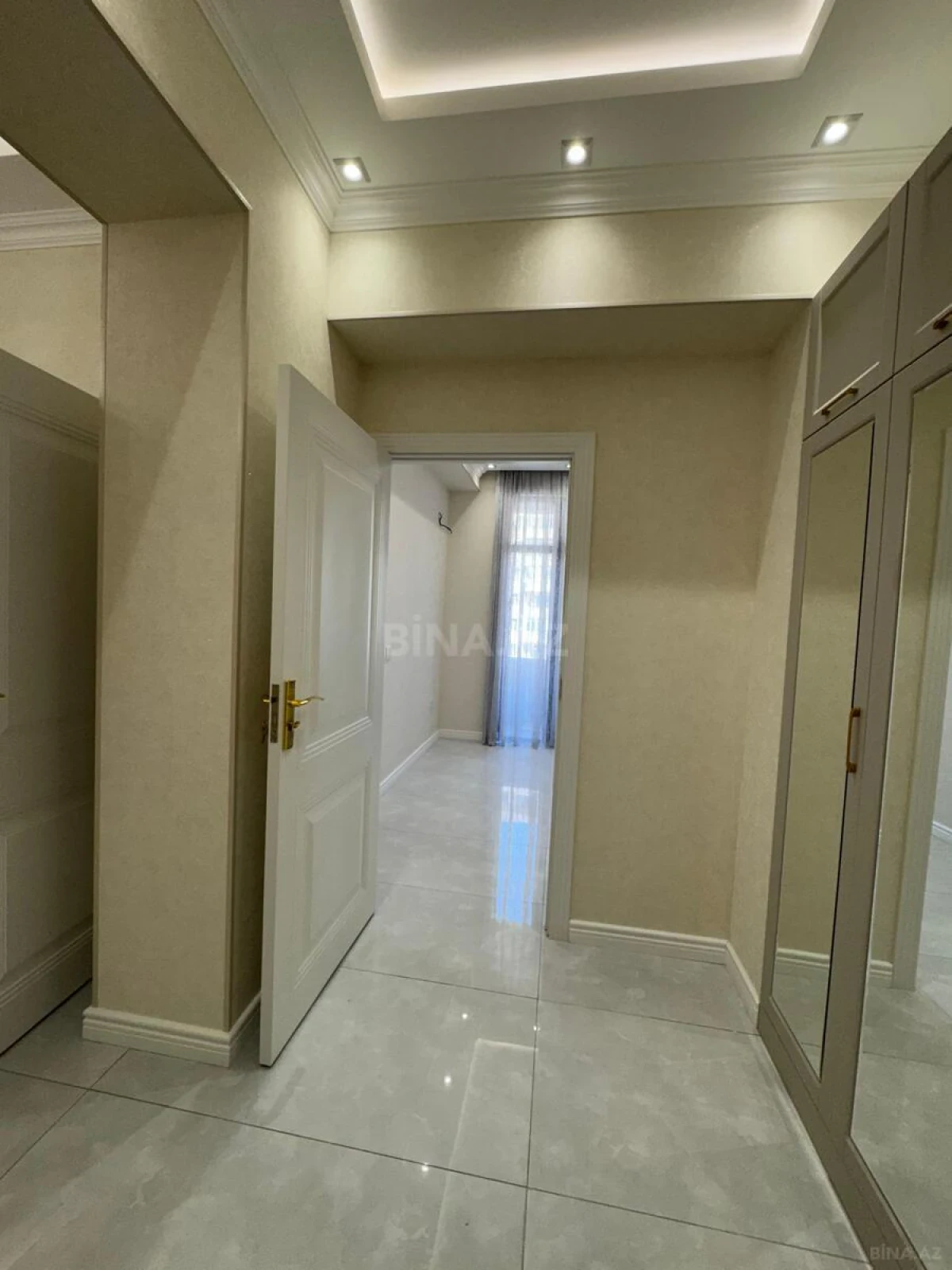 Satılır 2 otaqlı mənzil 63 m²