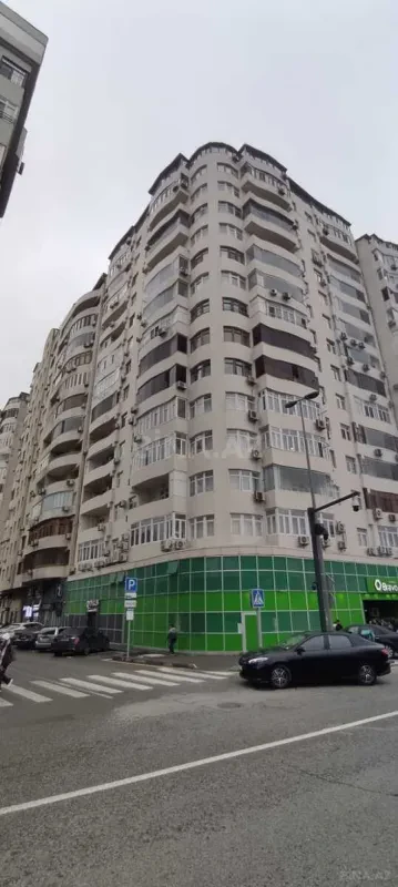 Satılır 4 otaqlı mənzil 210 m²