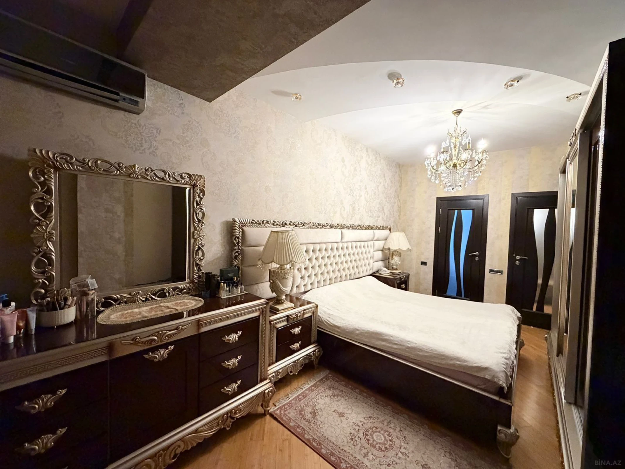 Satılır 3 otaqlı mənzil 157 m²