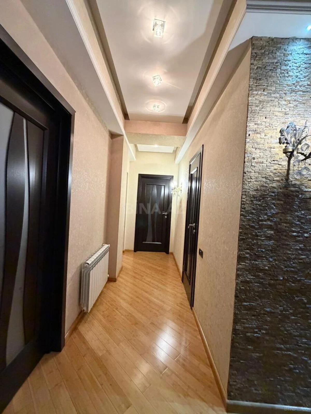Satılır 3 otaqlı mənzil 157 m²