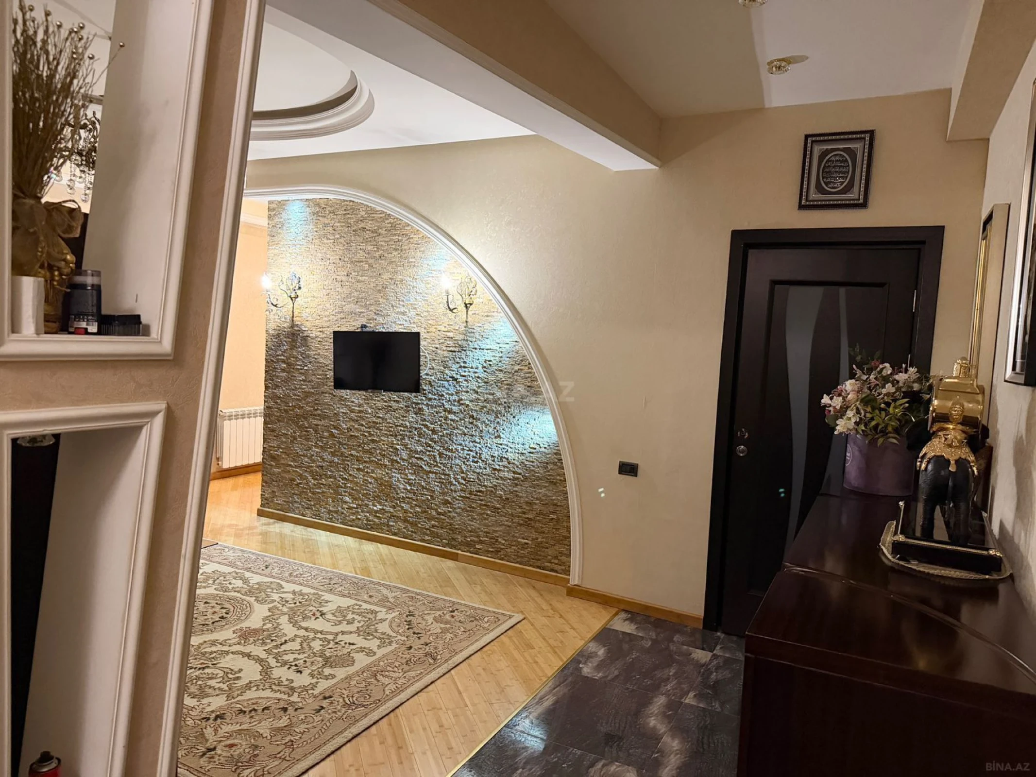 Satılır 3 otaqlı mənzil 157 m²