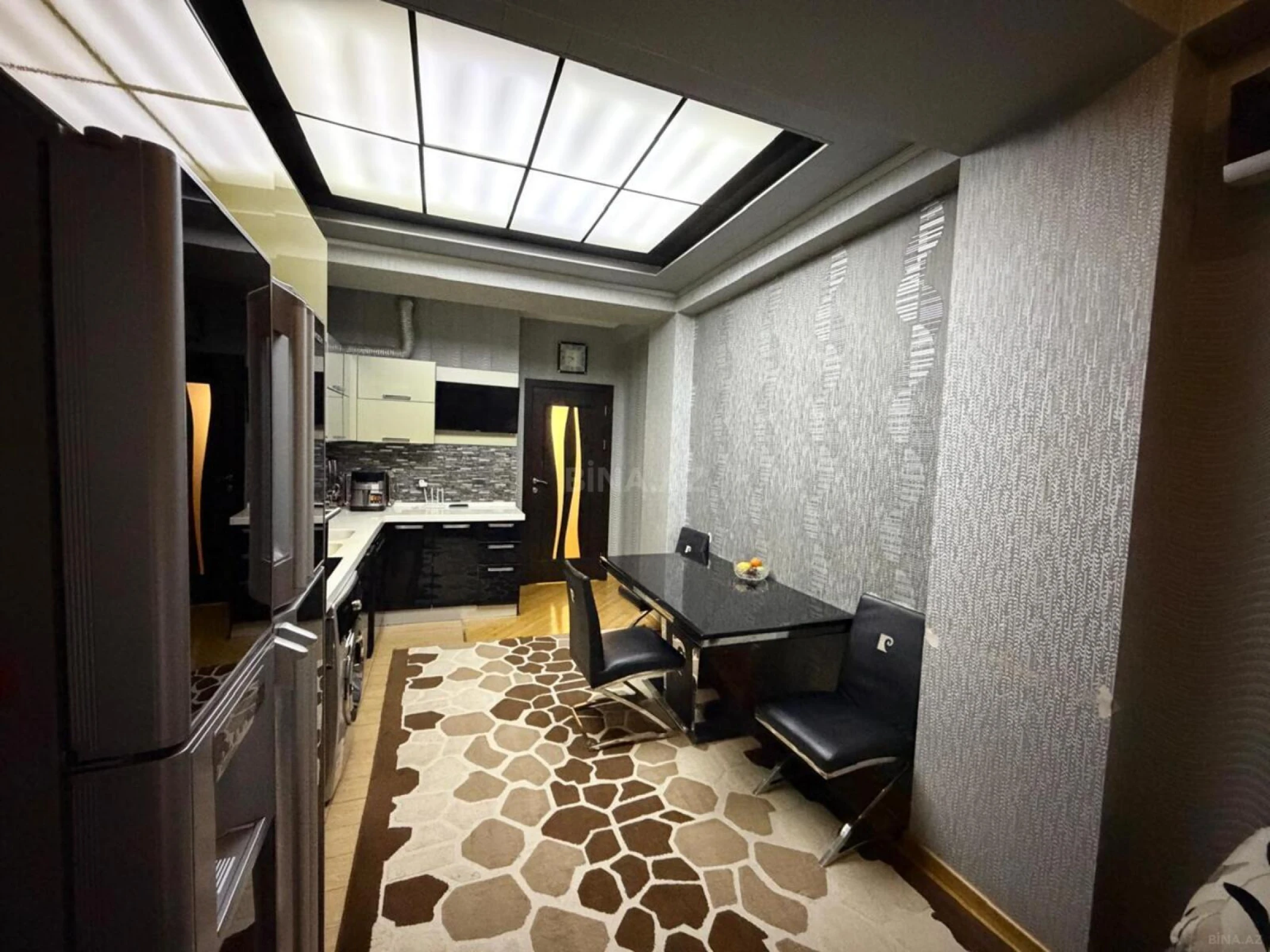 Satılır 3 otaqlı mənzil 157 m²