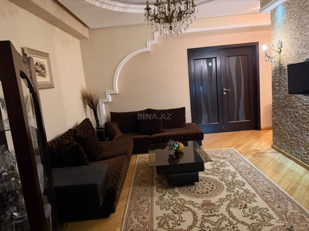 Satılır 3 otaqlı mənzil 157 m²
